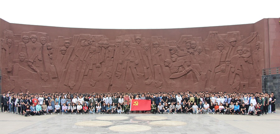 明德學(xué)院組織師生參加《西安日報》“西安解放70周年”主題活動 明德學(xué)院組織師生參加《西安日報》“西安解放70周年”主題活動