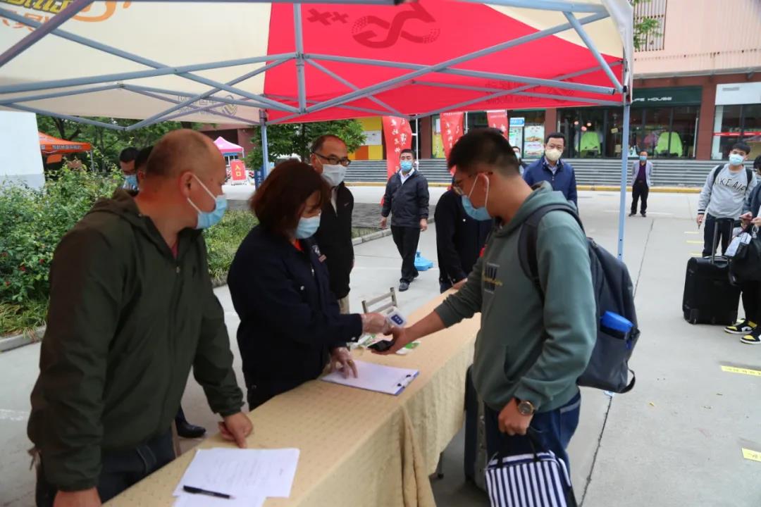 返校第一天 | 初夏的校園 終于等到你！