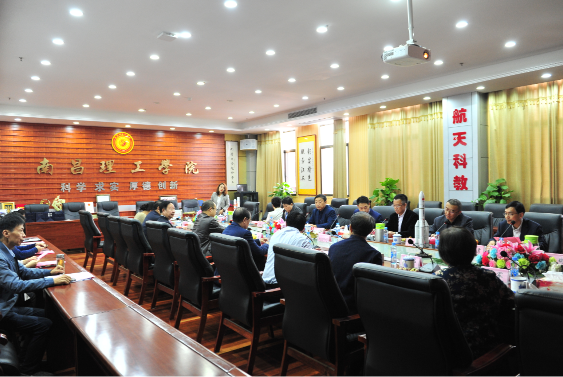 懷若渴知欲去求索，載累累碩果歸己用 ——集團(tuán)董事局主席袁漢源帶隊(duì)考察優(yōu)秀兄弟院校