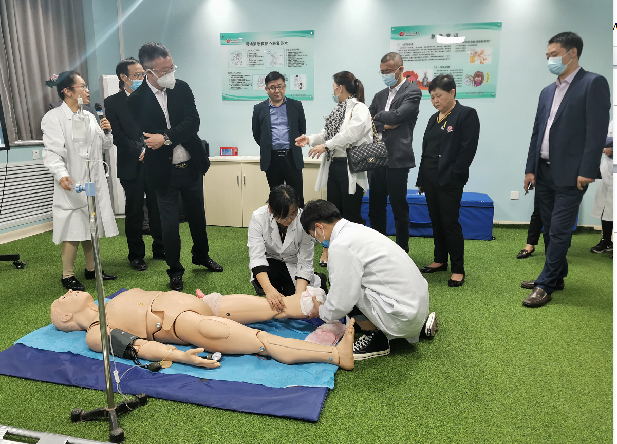 懷若渴知欲去求索，載累累碩果歸己用 ——集團(tuán)董事局主席袁漢源帶隊(duì)考察優(yōu)秀兄弟院校