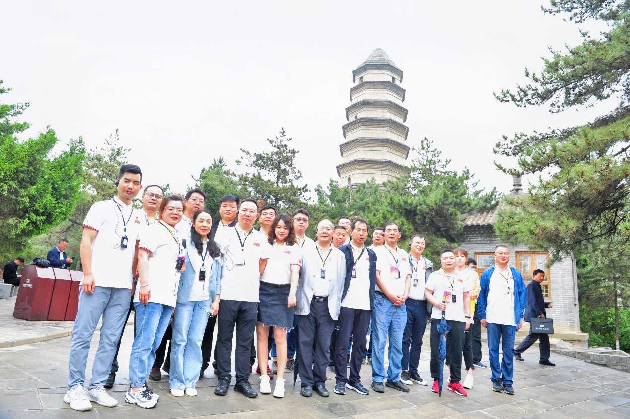 學(xué)黨史 銘初心 同心同德同筑中國(guó)夢(mèng) 愛于心 踐于行 圖強(qiáng)圖富圖繪金葉志——陜西金葉科教集團(tuán)黨委獻(xiàn)禮建黨100周年培訓(xùn)活動(dòng)紀(jì)事 學(xué)黨史 銘初心 同心同德同筑中國(guó)夢(mèng) 愛于心 踐于行 圖強(qiáng)圖富圖繪金葉志——陜西金葉科教集團(tuán)黨委獻(xiàn)禮建黨100周年培訓(xùn)活動(dòng)紀(jì)事