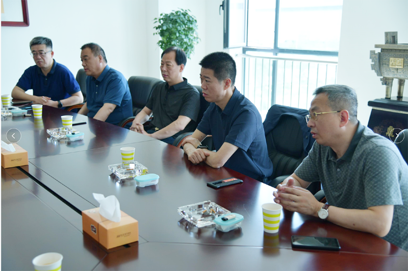 集團(tuán)總裁袁漢輝帶隊(duì)赴新疆卷煙廠調(diào)研 集團(tuán)總裁袁漢輝帶隊(duì)赴新疆卷煙廠調(diào)研