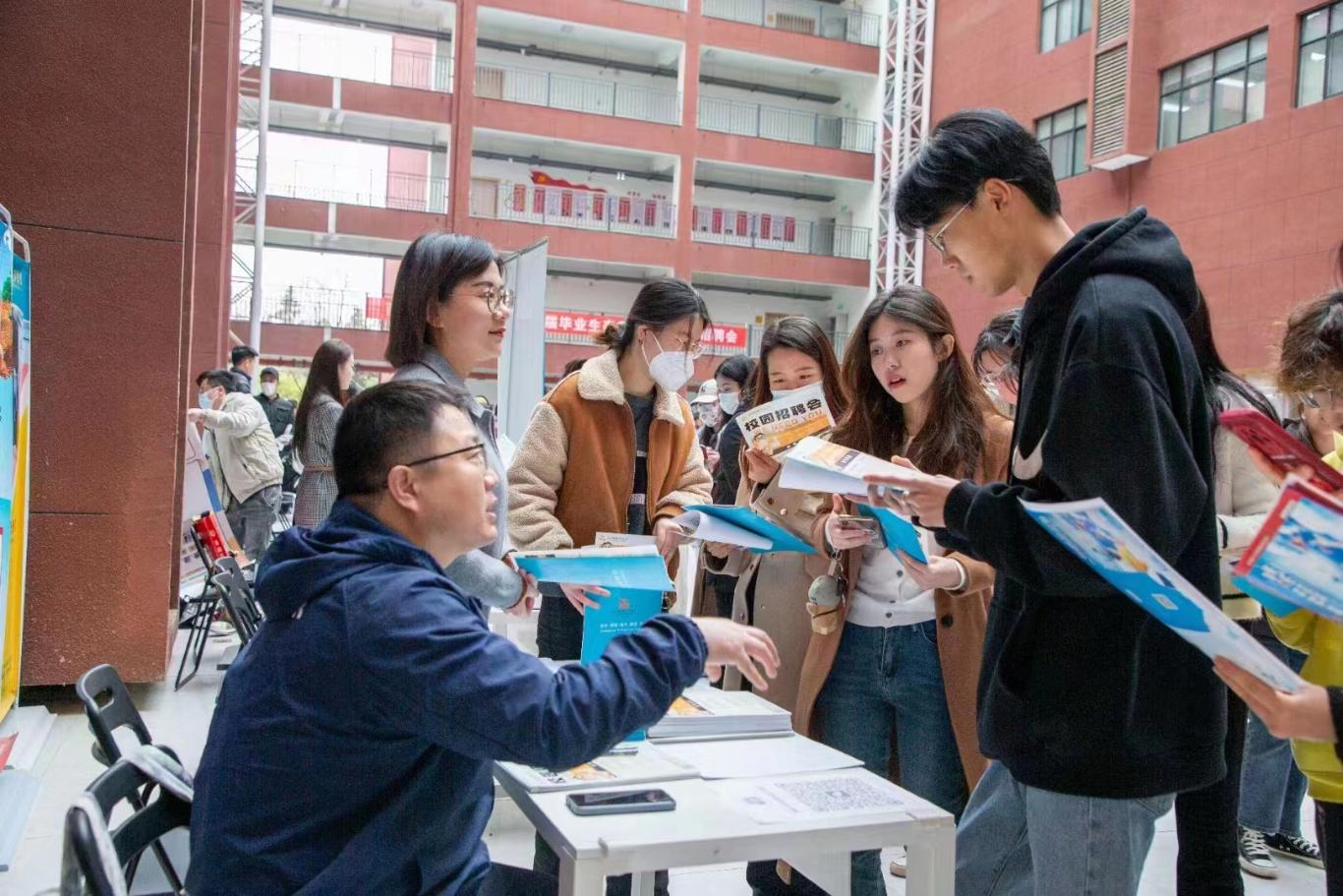 西安明德理工學(xué)院多措并舉促就業(yè) 西安明德理工學(xué)院多措并舉促就業(yè)