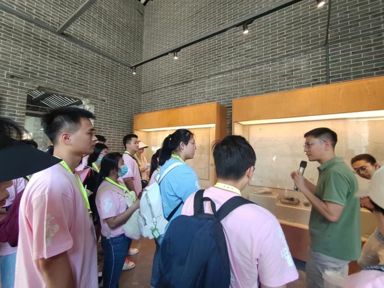 赤膽忠心強(qiáng)教育 同心共筑中國夢 赤膽忠心強(qiáng)教育 同心共筑中國夢