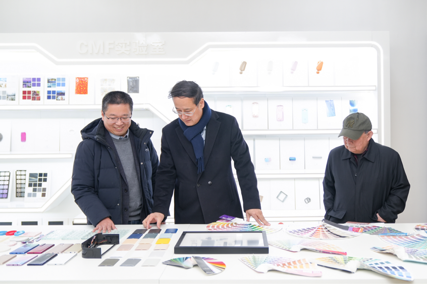 陜文投原董事長王勇等領導嘉賓一行考察西安明德理工學院，并出席瀛湖采風總結會