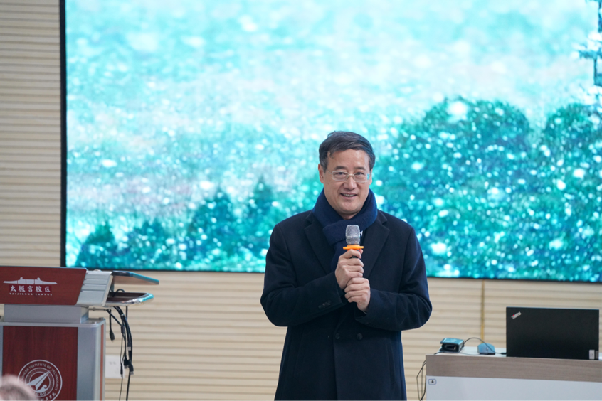 陜文投原董事長王勇等領導嘉賓一行考察西安明德理工學院，并出席瀛湖采風總結會