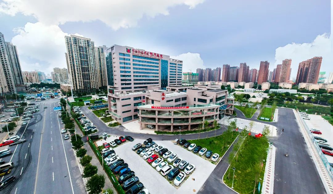 與中國民辦高校先行者同行 共赴教育高質(zhì)量發(fā)展新未來——集團(tuán)董事局主席、總裁袁漢源先生率團(tuán)赴黃河科技學(xué)院考察交流