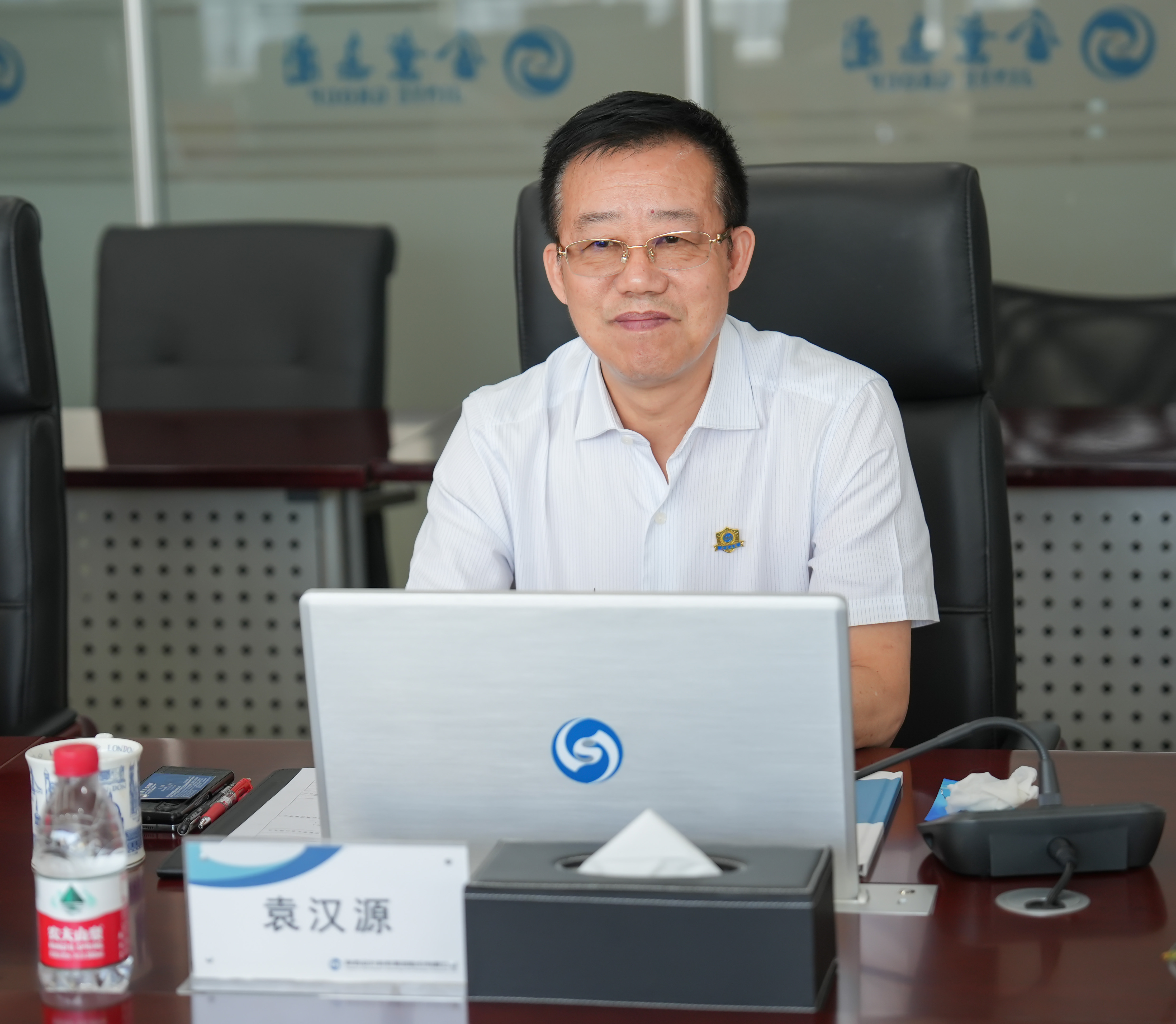 “金葉燦燦 一路向陽”——當(dāng)陽市委常委、副市長丁雙全一行蒞臨集團公司考察交流