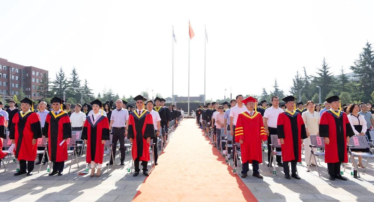 攜青春之志 赴星辰大?！靼裁鞯吕砉W院舉行畢業(yè)季系列活動