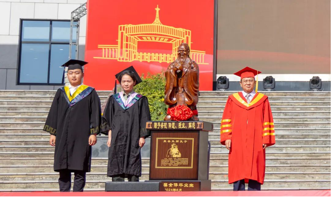 攜青春之志 赴星辰大?！靼裁鞯吕砉W院舉行畢業(yè)季系列活動