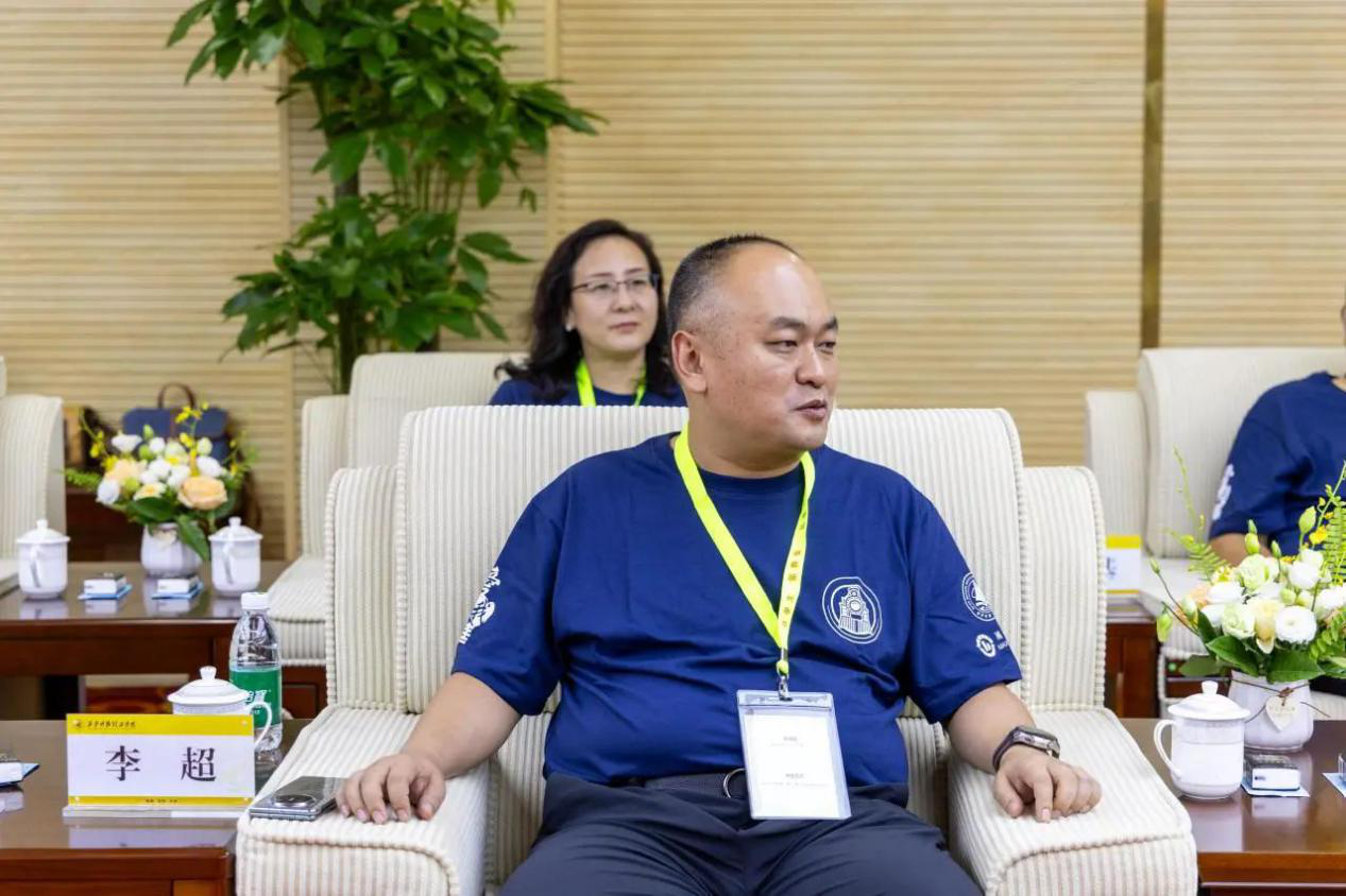 “愛我中華”青年大匯聚火車團(tuán)歷史文化探索之旅抵陜 省政協(xié)副主席楊冠軍在明德學(xué)院會(huì)見成員代表