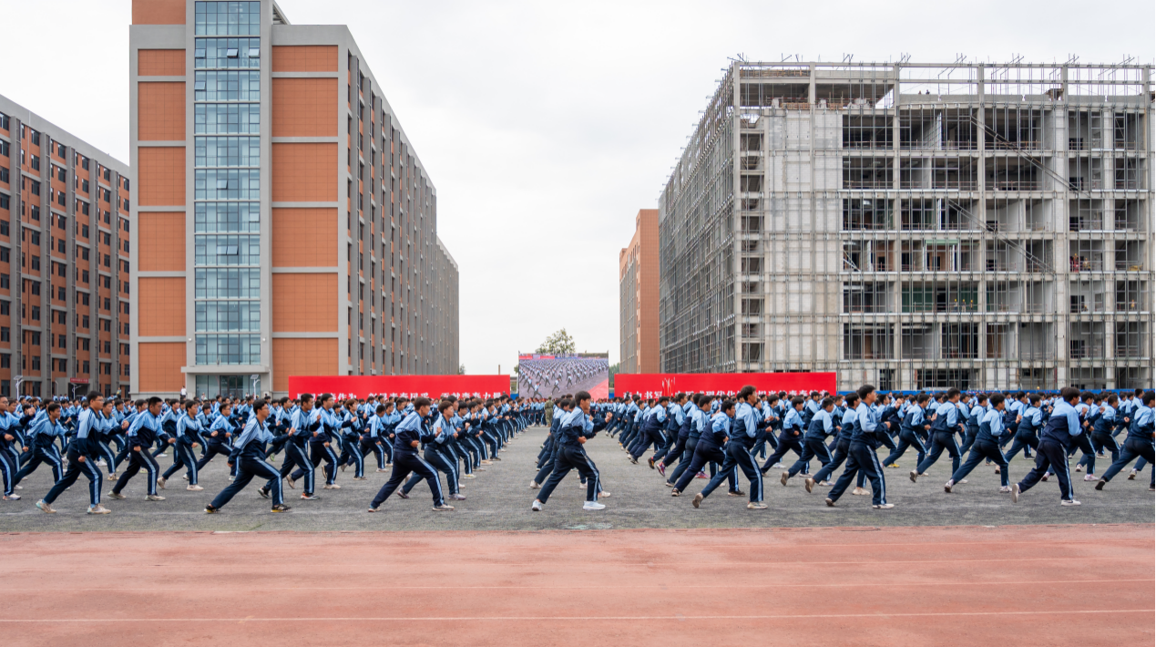 展颯爽英姿 赴璀璨新程 西安明德理工學(xué)院2024級(jí)新生開(kāi)學(xué)典禮暨軍訓(xùn)總結(jié)表彰大會(huì)圓滿(mǎn)舉行