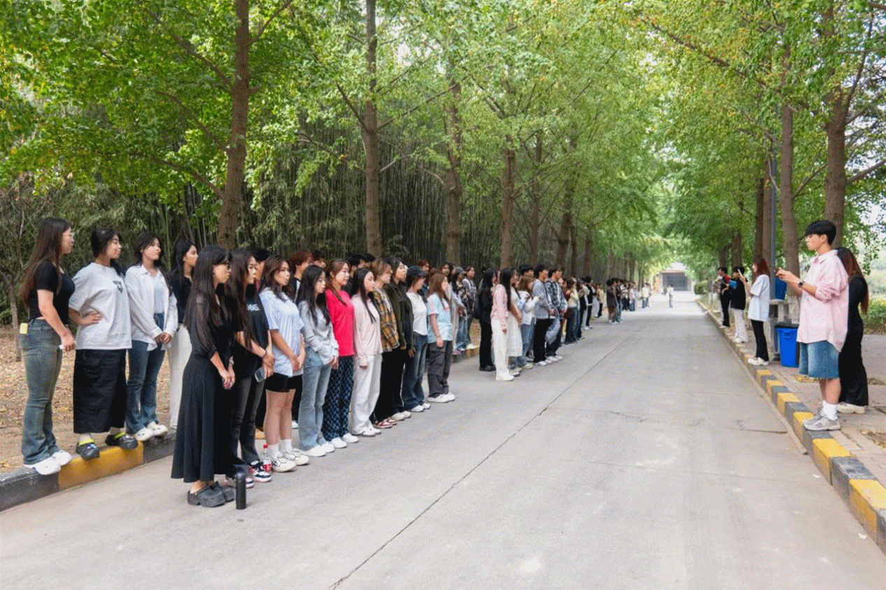 新氣象 新起點(diǎn) 西安明德理工學(xué)院新學(xué)期起航 新?；照絾⒂? title=