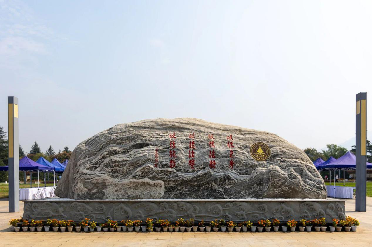 新氣象 新起點(diǎn) 西安明德理工學(xué)院新學(xué)期起航 新?；照絾⒂? title=