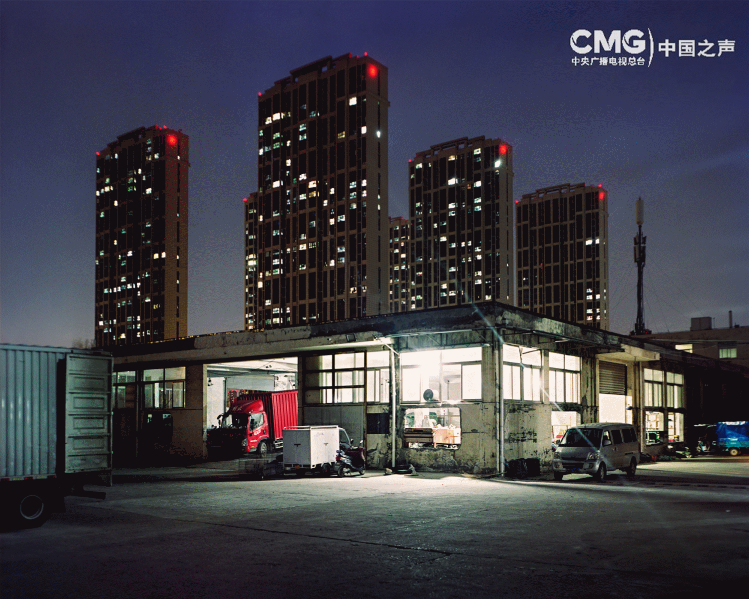 金葉匠心鐫刻國際坐標(biāo) 明德新聲激蕩時代潮音——西安明德理工學(xué)院頻獲殊榮顯華章