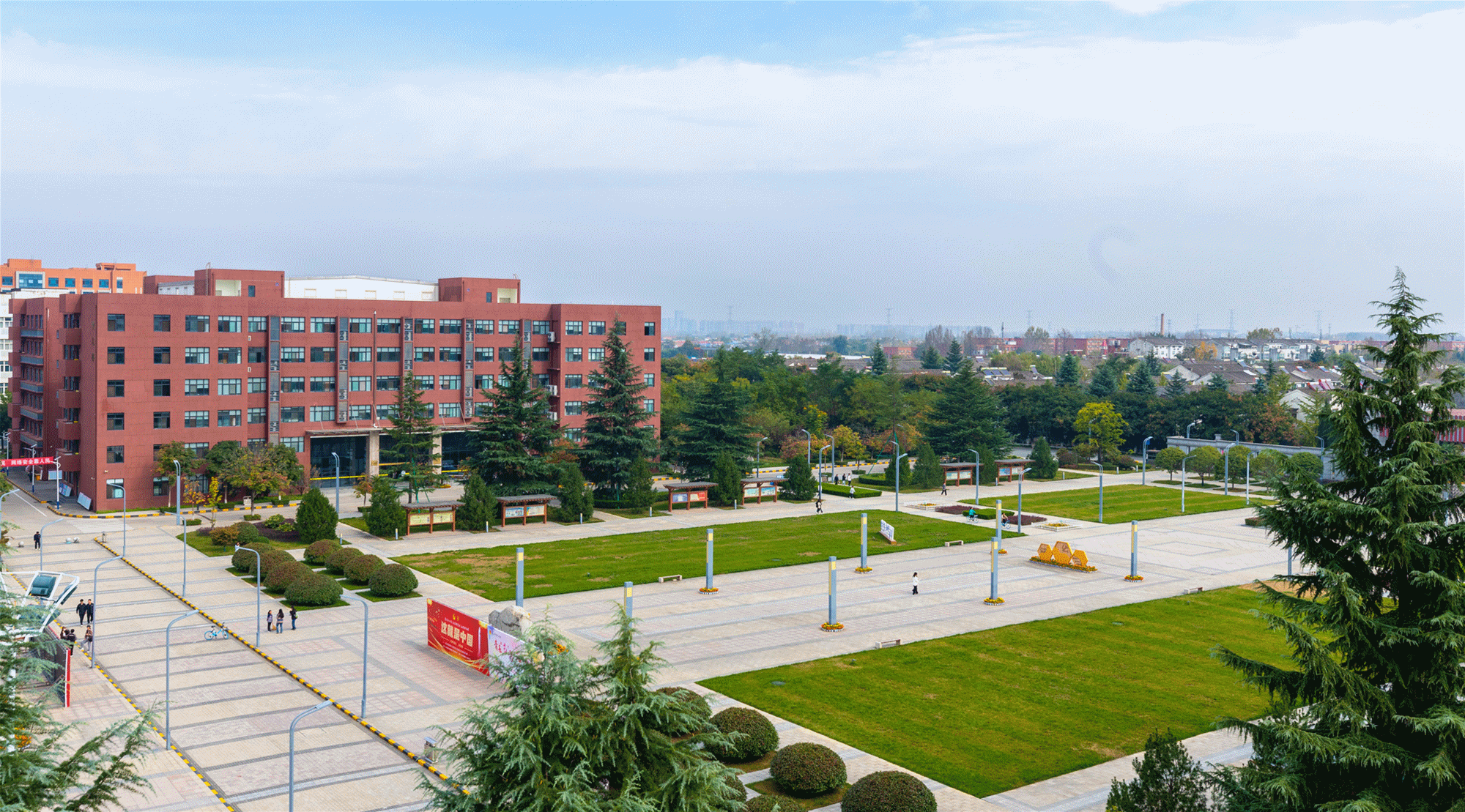 以綠色發(fā)展理念 賦能育人創(chuàng)新——金葉科教集團教育事業(yè)兩校生態(tài)環(huán)境建設獲省級認可 以綠色發(fā)展理念 賦能育人創(chuàng)新——金葉科教集團教育事業(yè)兩校生態(tài)環(huán)境建設獲省級認可